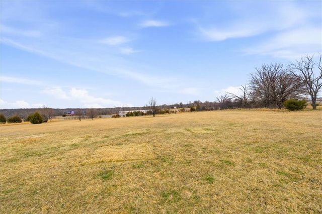 25523 Primrose Lane, Lawrence, KS 66044