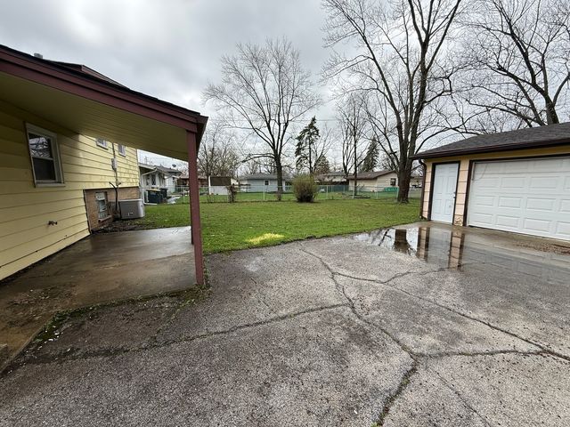 18864 Greenbay Avenue, Lansing, IL 60438