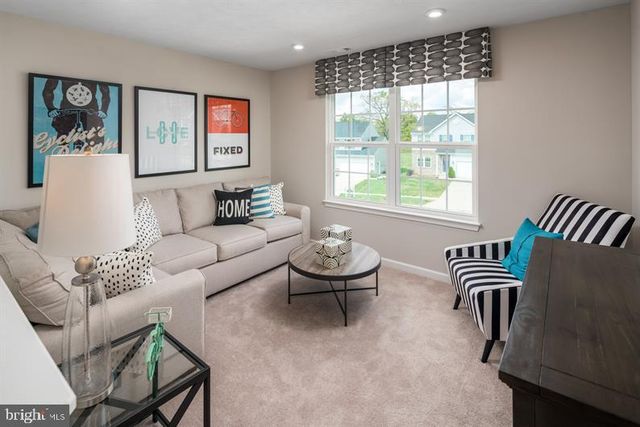 390 SPRING LN, York, PA 17406