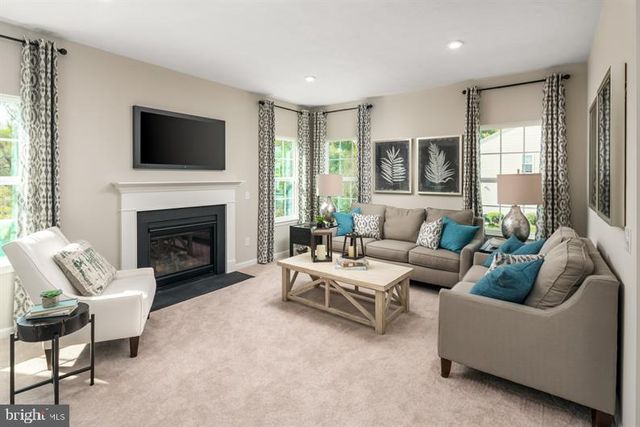 390 SPRING LN, York, PA 17406