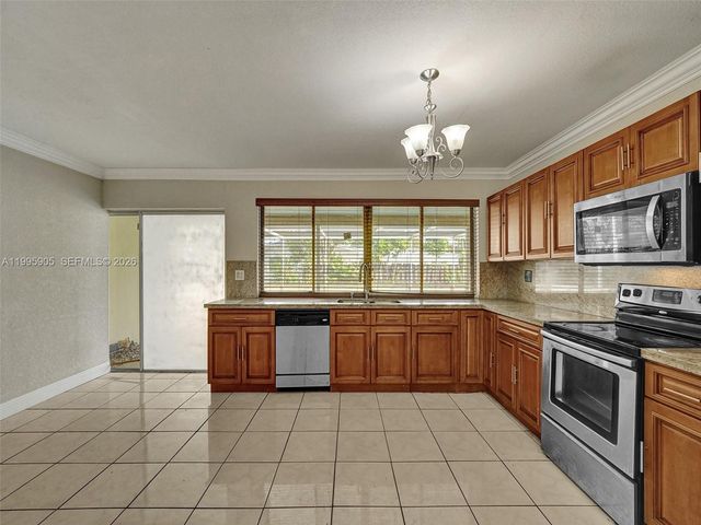 7231 NW 20th St, Sunrise, FL 33313