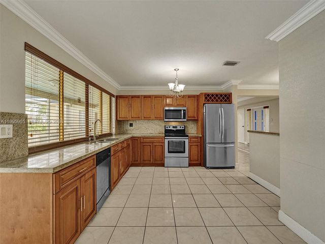 7231 NW 20th St, Sunrise, FL 33313