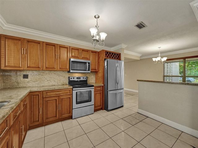 7231 NW 20th St, Sunrise, FL 33313