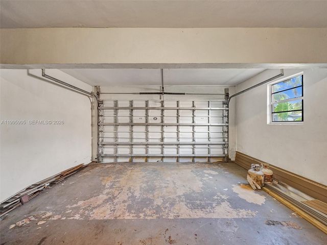 7231 NW 20th St, Sunrise, FL 33313