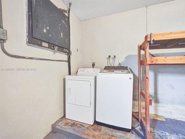 7231 NW 20th St, Sunrise, FL 33313