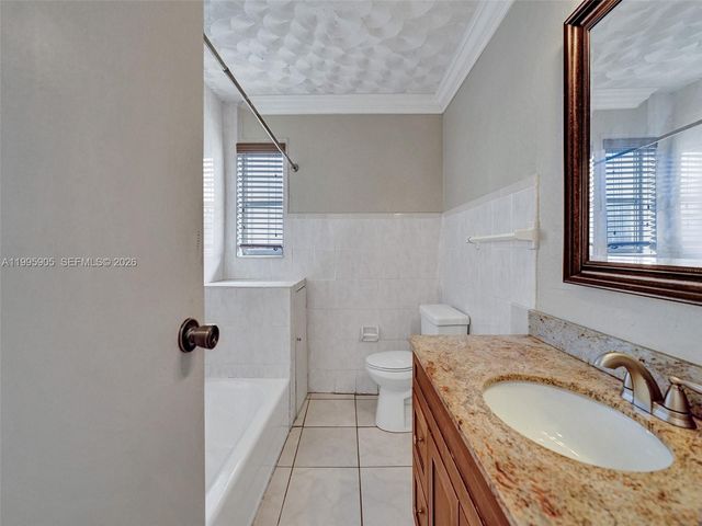 7231 NW 20th St, Sunrise, FL 33313