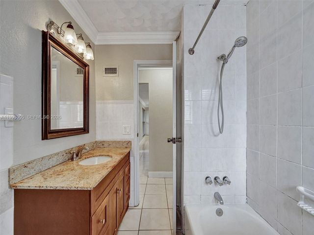 7231 NW 20th St, Sunrise, FL 33313