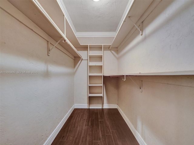 7231 NW 20th St, Sunrise, FL 33313