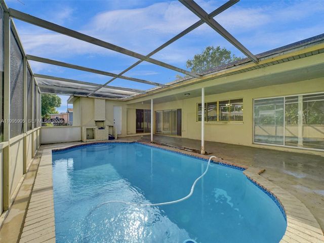 7231 NW 20th St, Sunrise, FL 33313