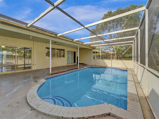 7231 NW 20th St, Sunrise, FL 33313