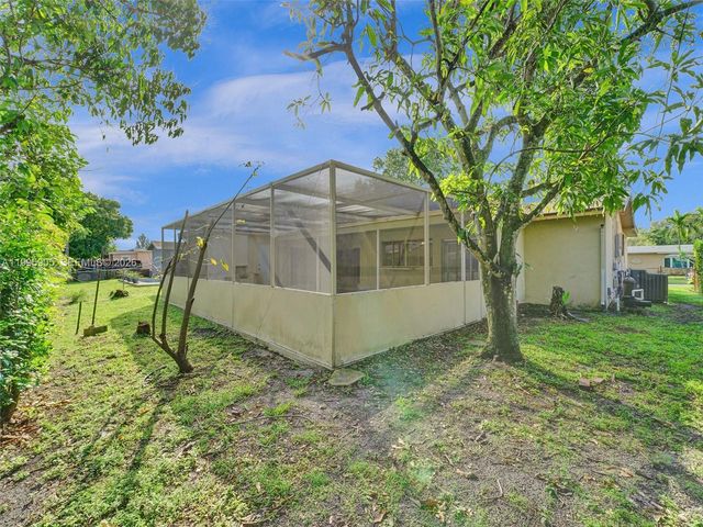 7231 NW 20th St, Sunrise, FL 33313