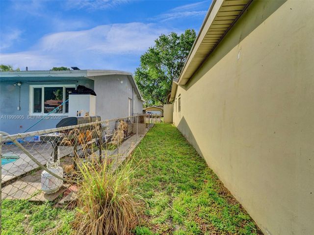 7231 NW 20th St, Sunrise, FL 33313