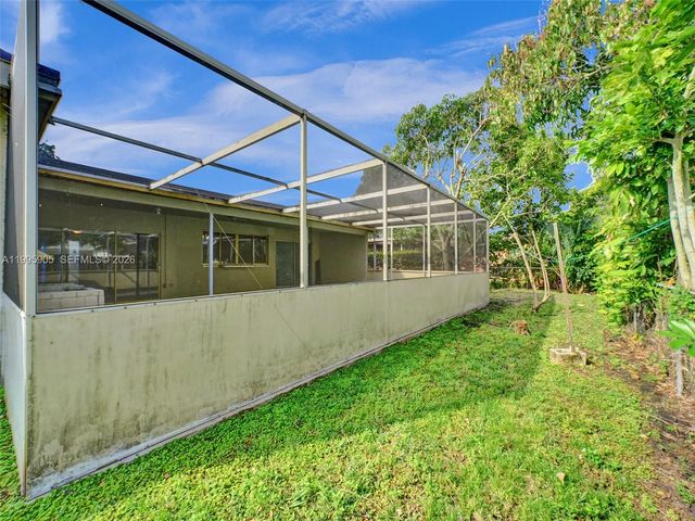 7231 NW 20th St, Sunrise, FL 33313