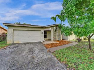 7231 NW 20th St, Sunrise, FL 33313