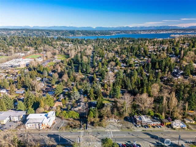 10400 Lake City Way NE, Seattle, WA 98125