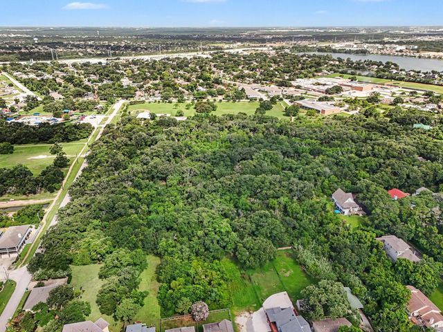 O Clopper Road, Seabrook, TX 77586