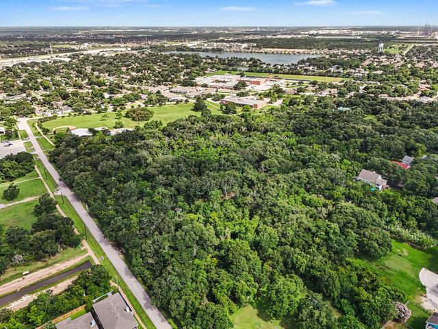 O Clopper Road, Seabrook, TX 77586