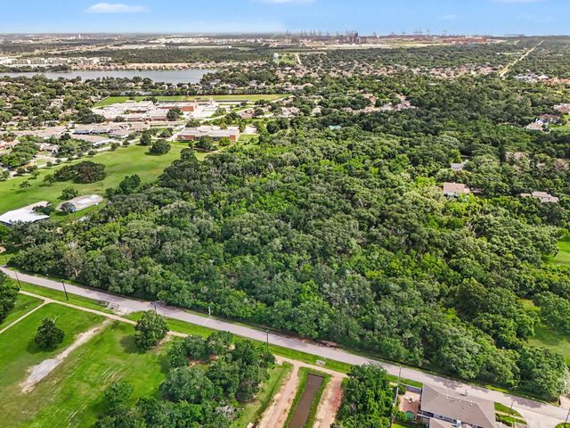 O Clopper Road, Seabrook, TX 77586