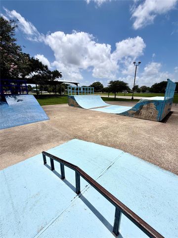O Clopper Road, Seabrook, TX 77586