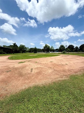 O Clopper Road, Seabrook, TX 77586