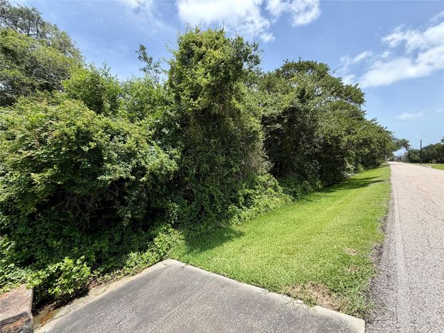 O Clopper Road, Seabrook, TX 77586