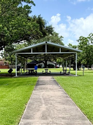 O Clopper Road, Seabrook, TX 77586