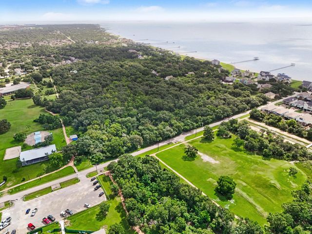 O Clopper Road, Seabrook, TX 77586