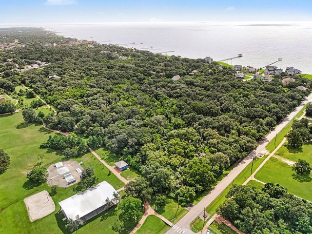 O Clopper Road, Seabrook, TX 77586