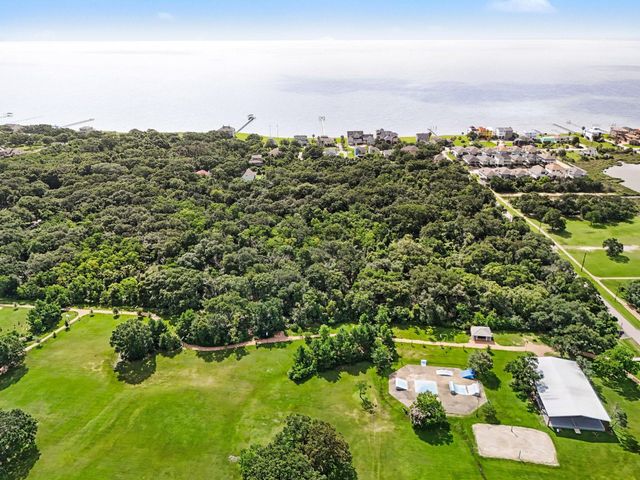 O Clopper Road, Seabrook, TX 77586