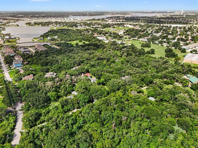 O Clopper Road, Seabrook, TX 77586