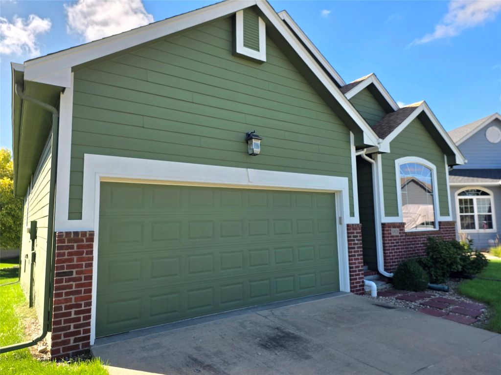 913 NW 21st Court, Ankeny, IA 50023
