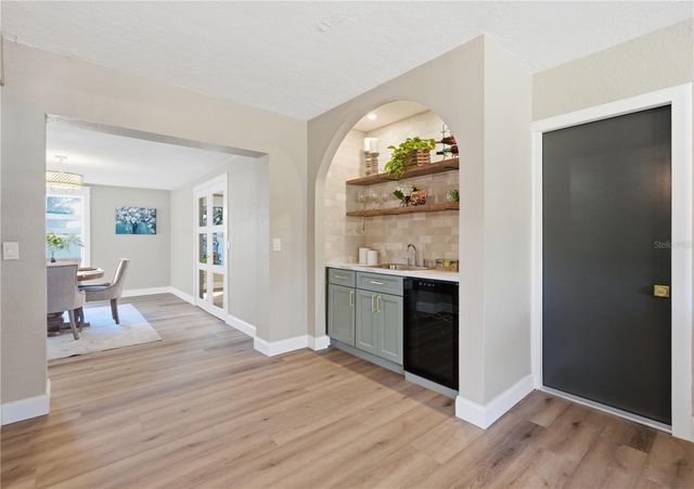6160 22ND AVENUE N, St Petersburg, FL 33710