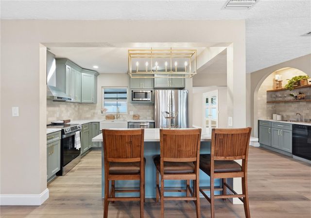 6160 22ND AVENUE N, St Petersburg, FL 33710