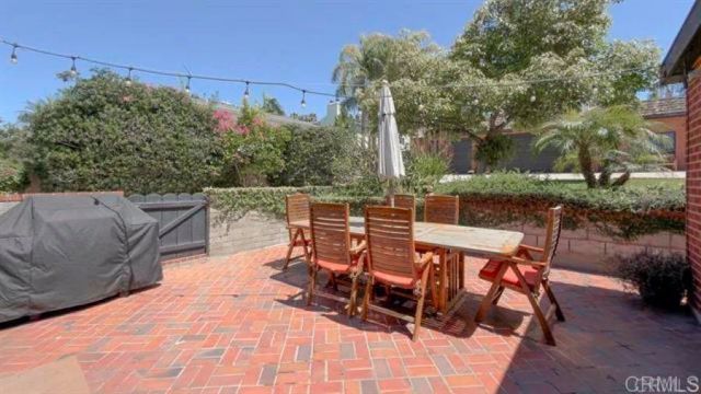 215 N Vulcan Avenue, Encinitas, CA 92024