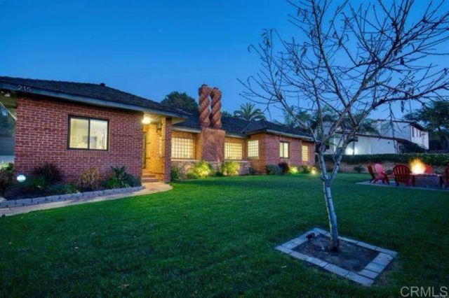 215 N Vulcan Avenue, Encinitas, CA 92024