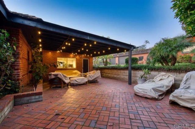 215 N Vulcan Avenue, Encinitas, CA 92024