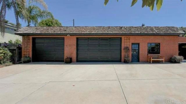215 N Vulcan Avenue, Encinitas, CA 92024