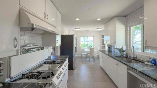 215 N Vulcan Avenue, Encinitas, CA 92024