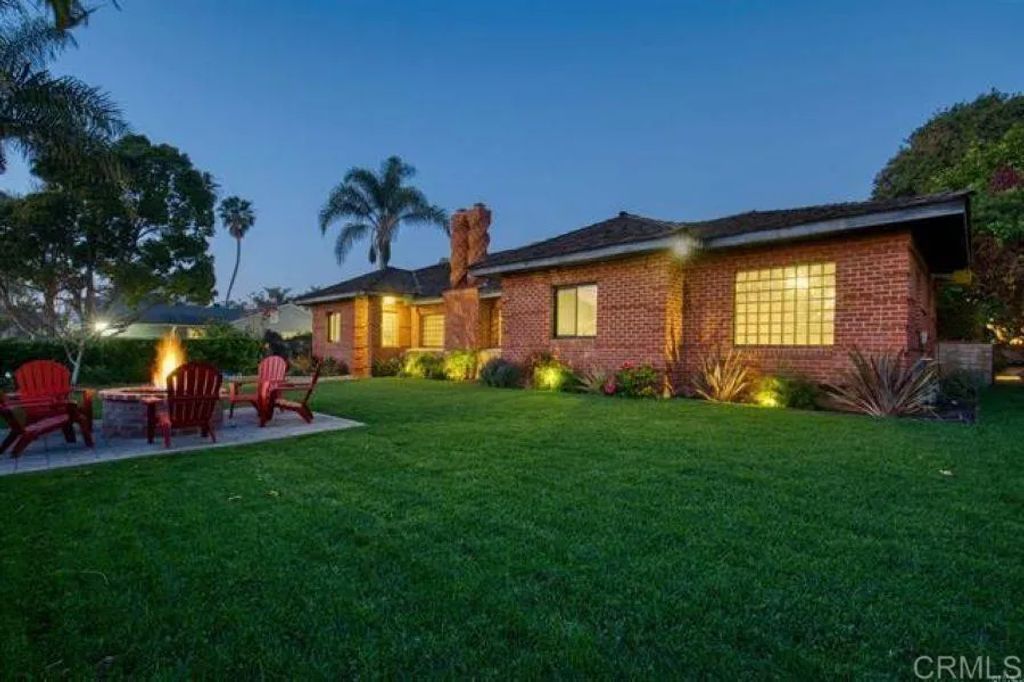 215 N Vulcan Avenue, Encinitas, CA 92024