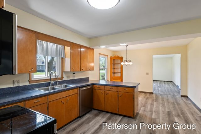 3437 John Street, Ravenna Vllg, MI 49451