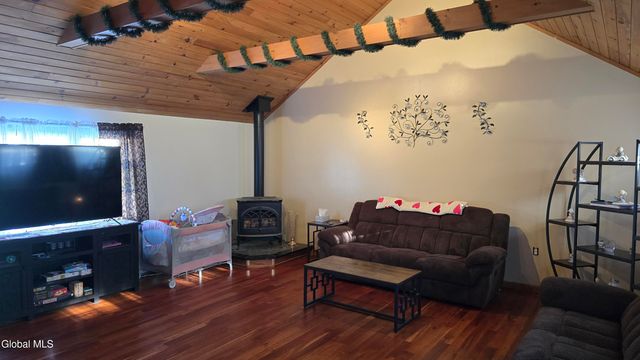 10 New York Avenue, East Greenbush, NY 12144