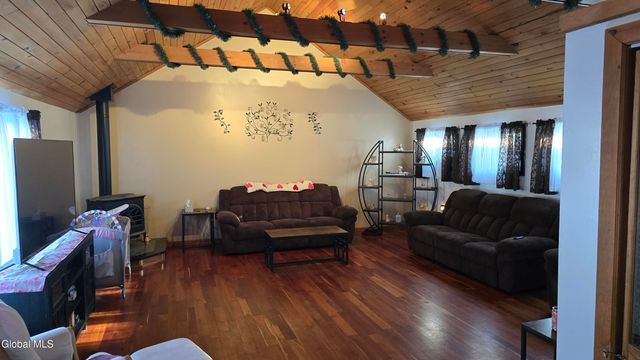 10 New York Avenue, East Greenbush, NY 12144