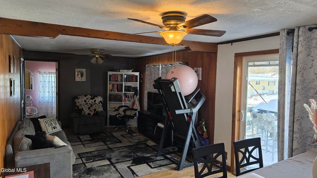 10 New York Avenue, East Greenbush, NY 12144