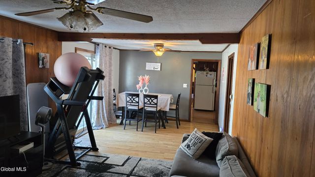 10 New York Avenue, East Greenbush, NY 12144