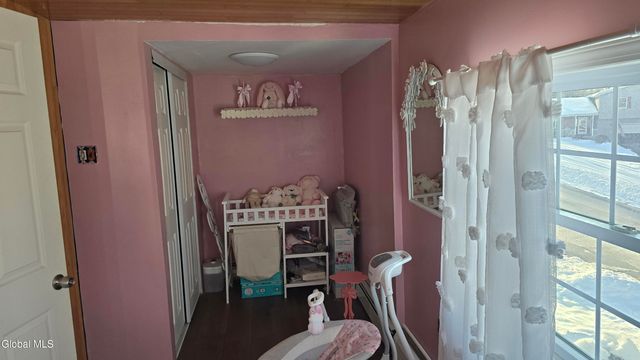 10 New York Avenue, East Greenbush, NY 12144