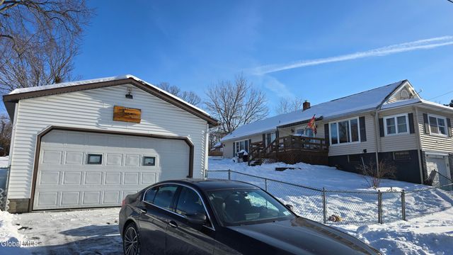 10 New York Avenue, East Greenbush, NY 12144