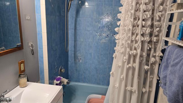 10 New York Avenue, East Greenbush, NY 12144