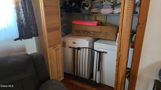 10 New York Avenue, East Greenbush, NY 12144