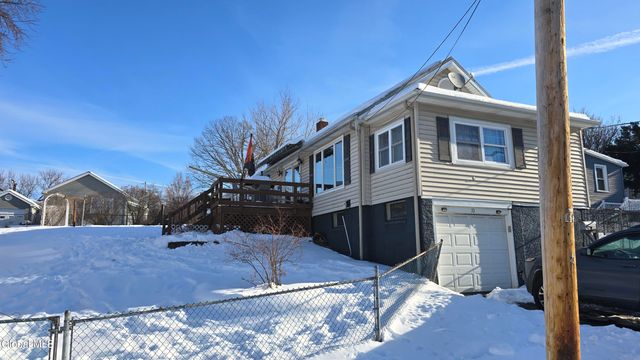 10 New York Avenue, East Greenbush, NY 12144