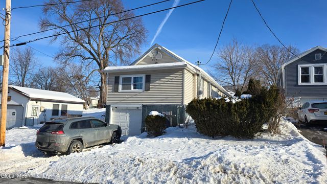 10 New York Avenue, East Greenbush, NY 12144